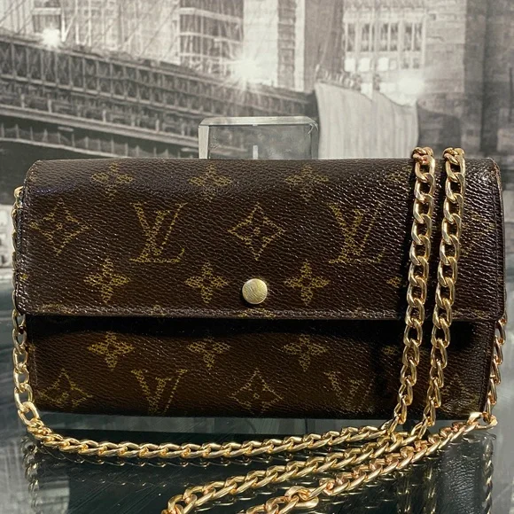 Authentic Louis Vuitton Monogram Sarah Wallet - Picture 4 of 13